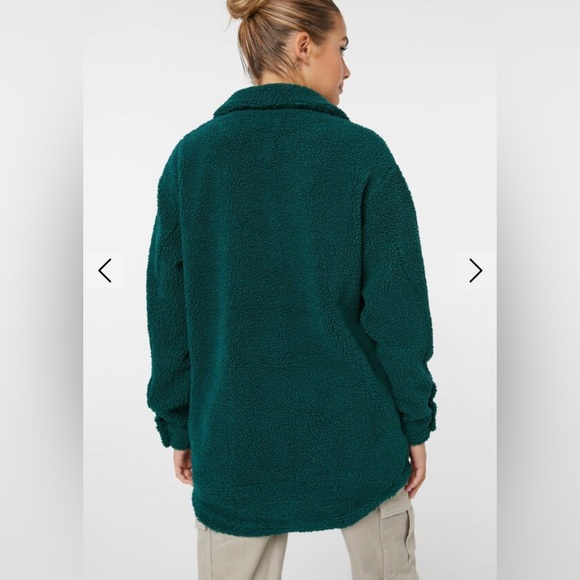 Hunter Green oversized Shacket - Picture 2 of 4